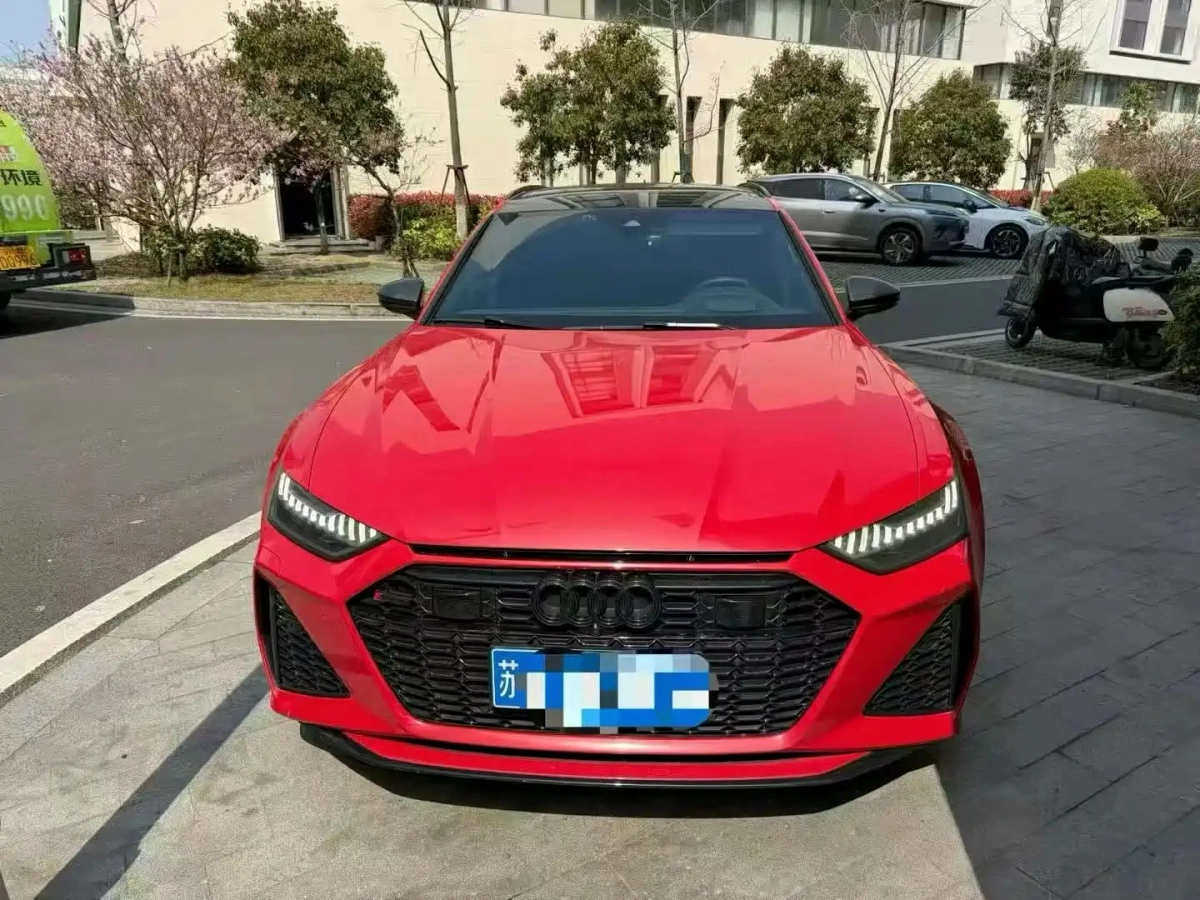 AUDI RS 6  2021