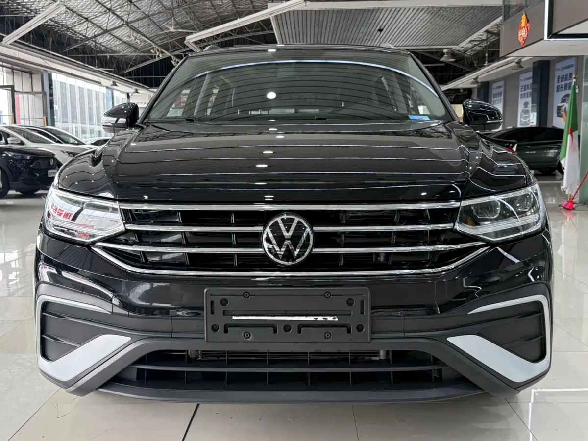 VOLKSWAGEN TIGUAN L  2023
