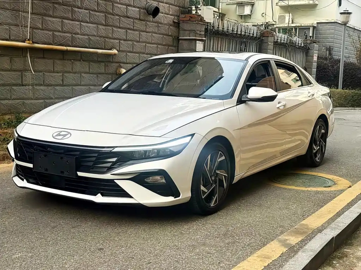 HYUNDAI ELANTRA  2024
