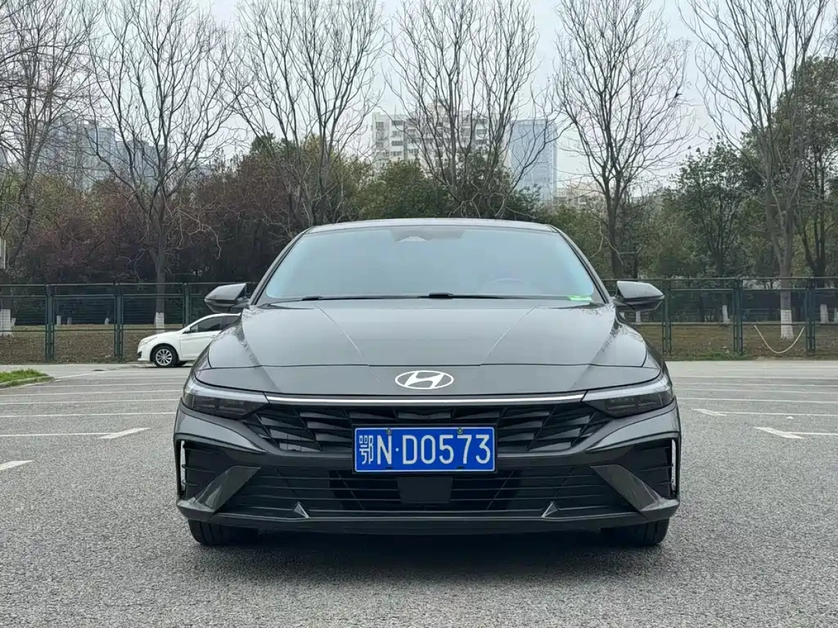 HYUNDAI ELANTRA