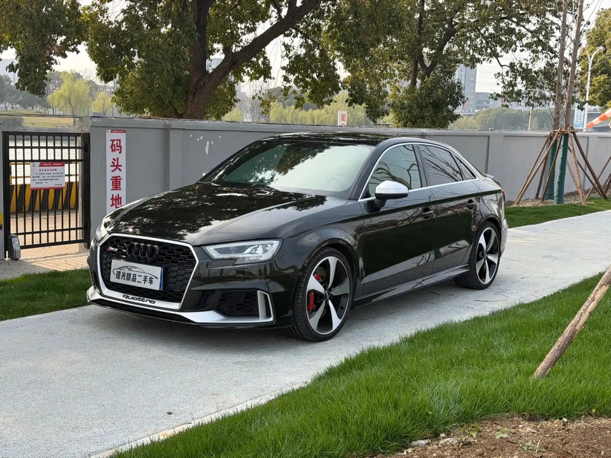 AUDI RS 3  2019