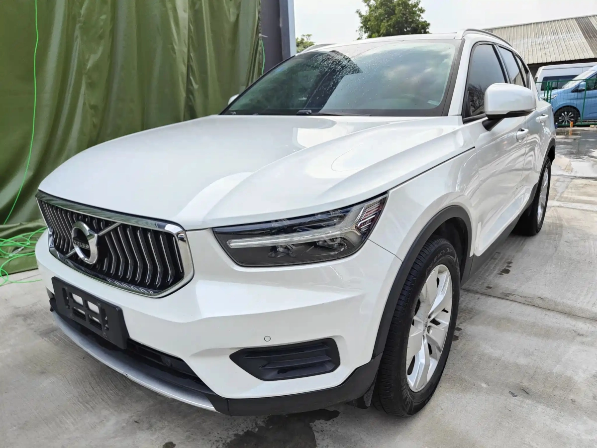 VOLVO XC40  2020