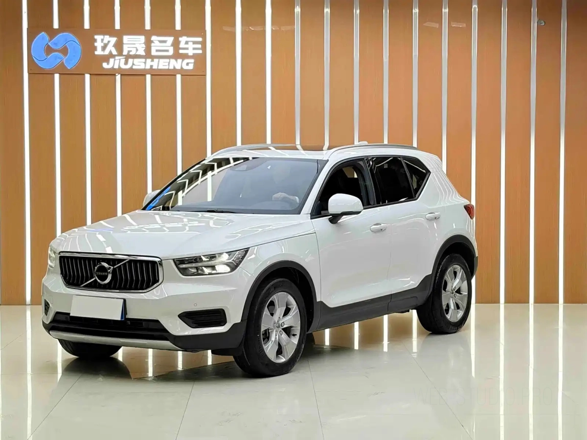 VOLVO XC40  2020