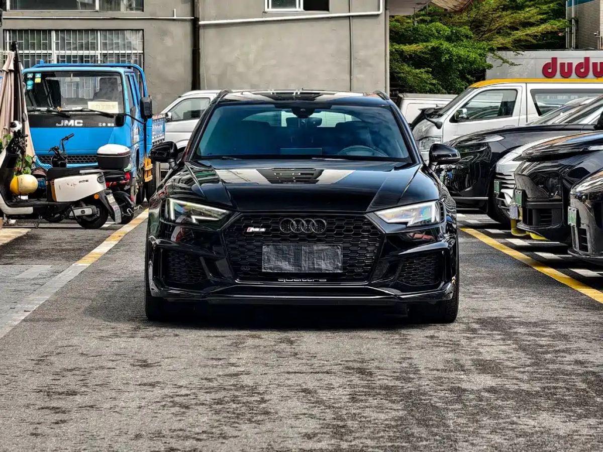 AUDI RS 4