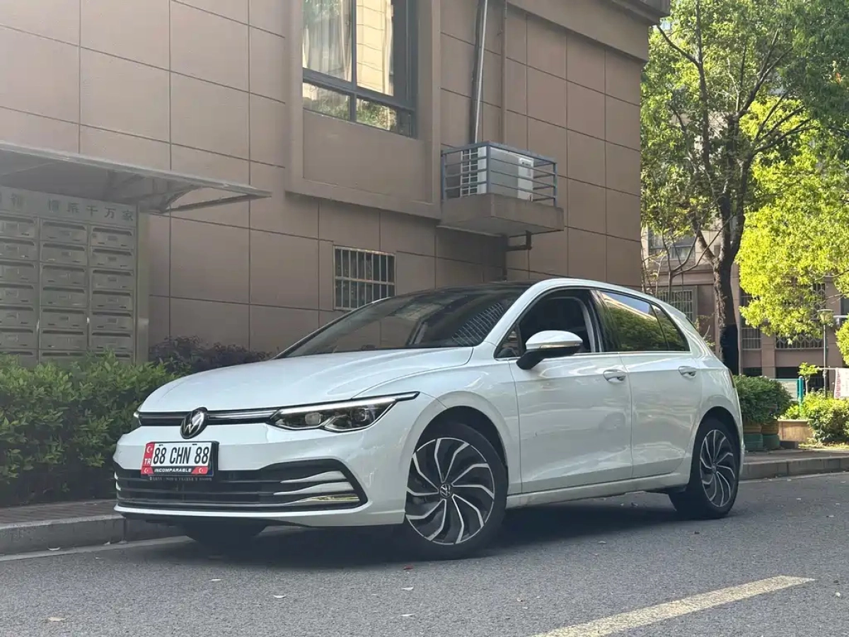 VOLKSWAGEN GOLF  2020
