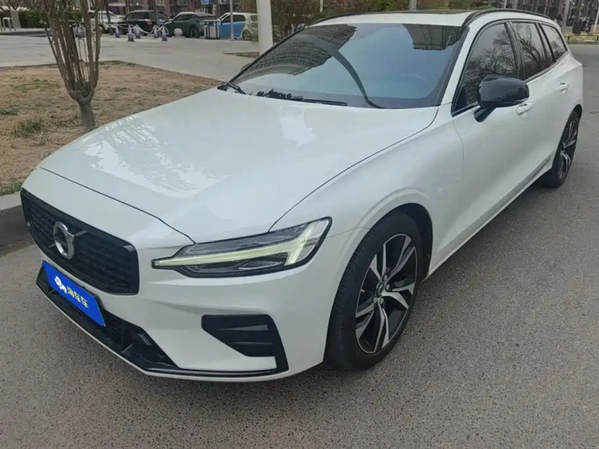 VOLVO V60  2021