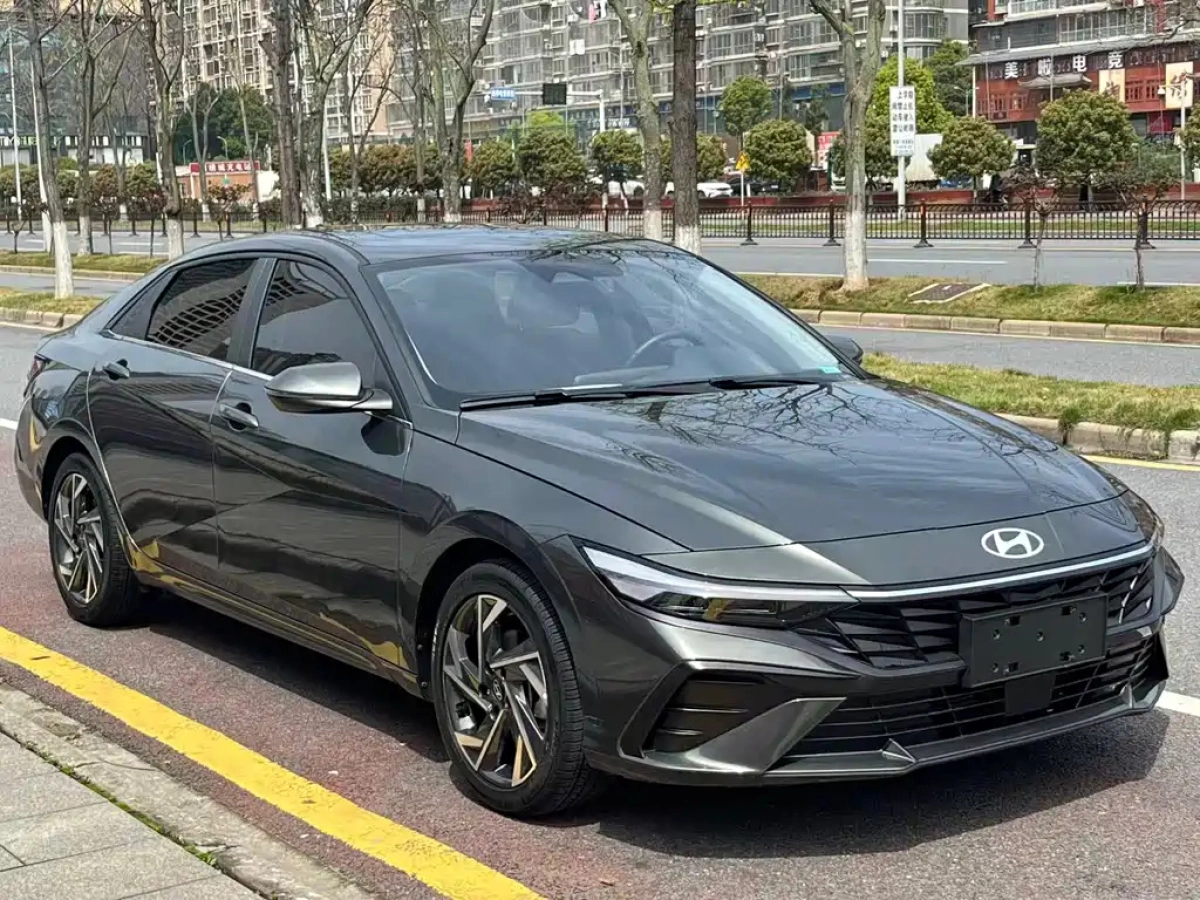 HYUNDAI ELANTRA