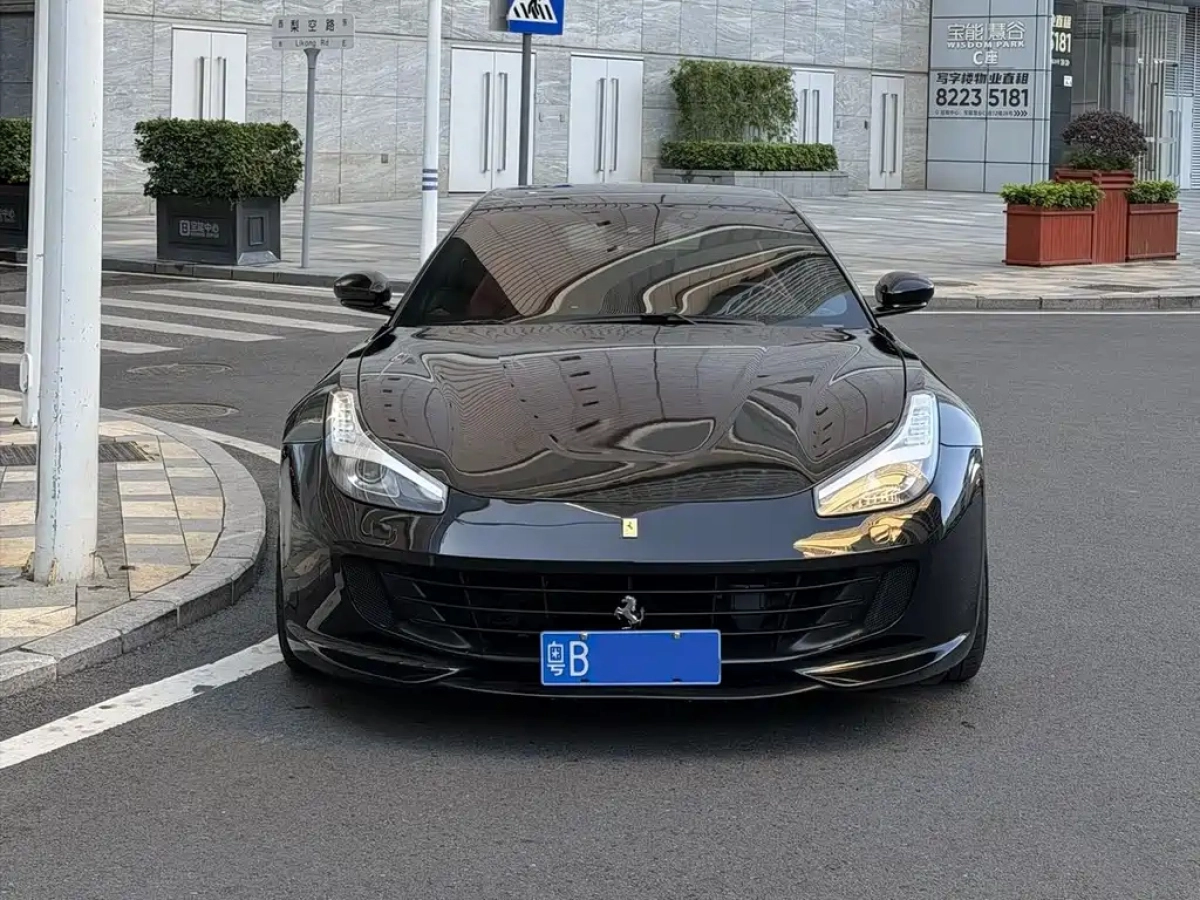FERRARI GTC4LUSSO