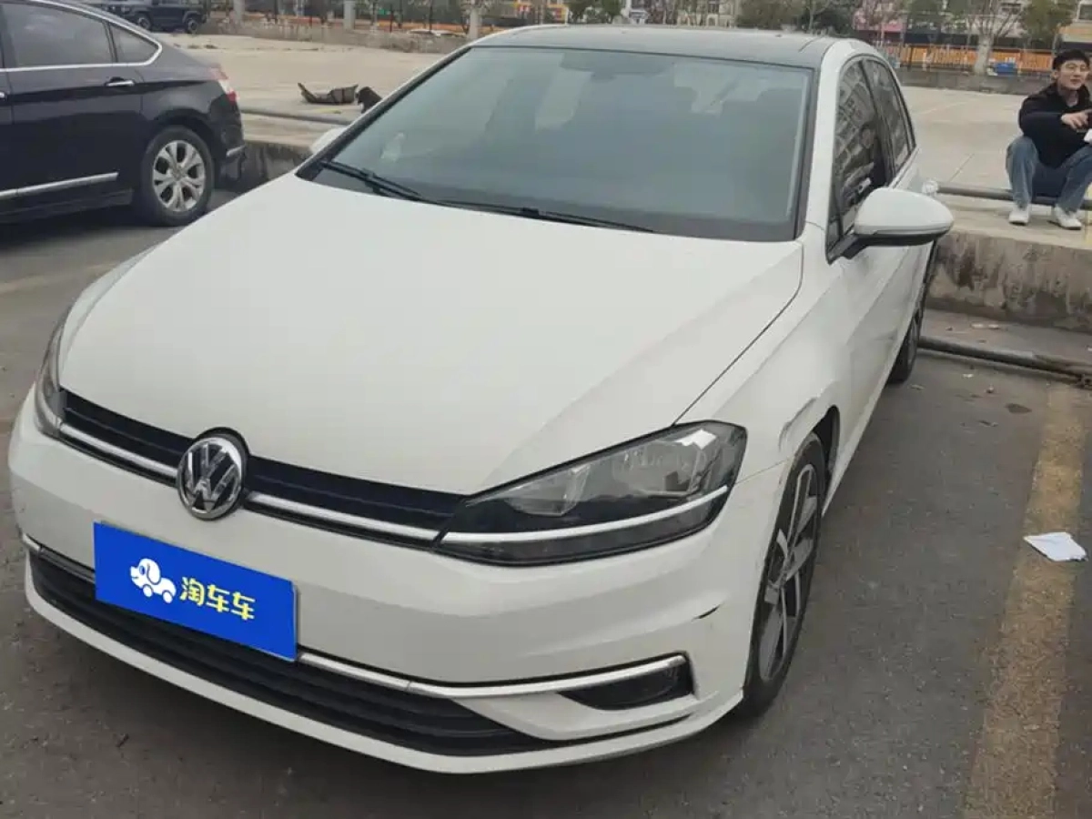 VOLKSWAGEN GOLF  2020