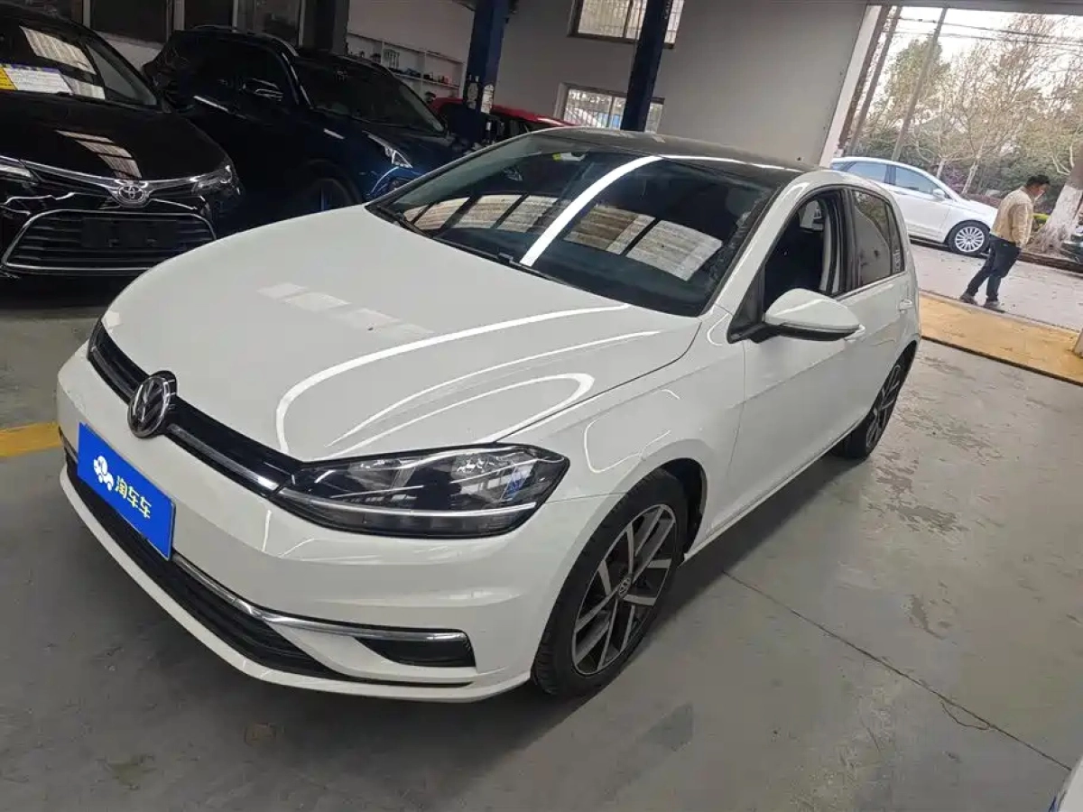 VOLKSWAGEN GOLF  2020