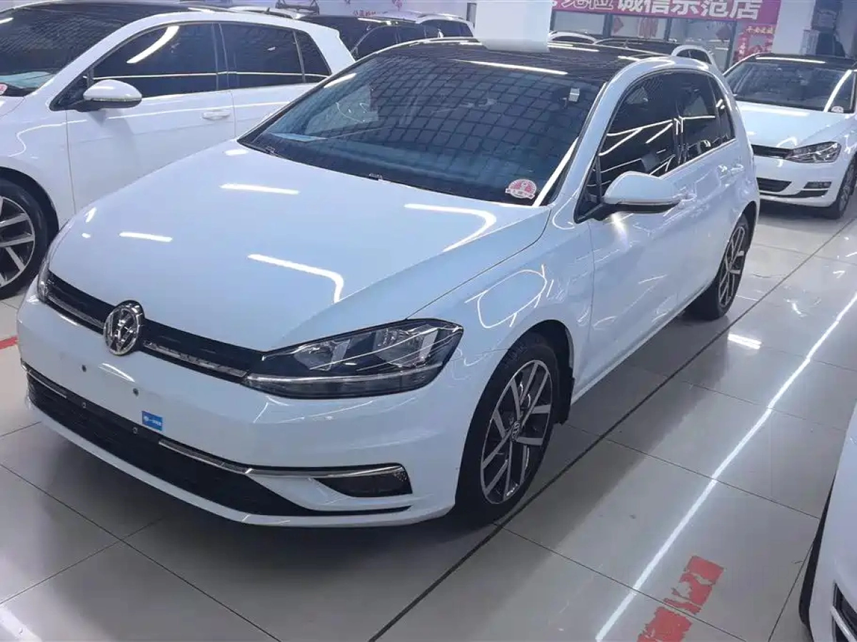 VOLKSWAGEN GOLF  2020