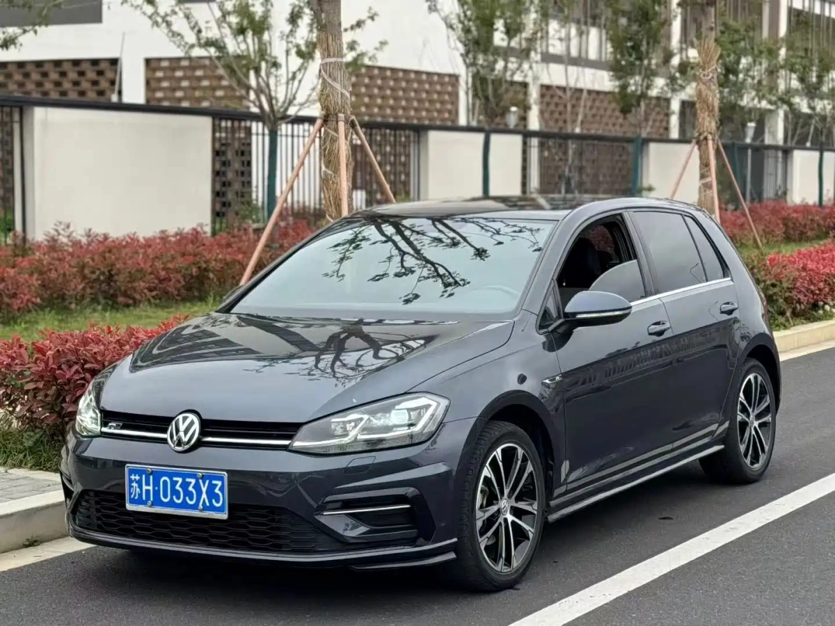 VOLKSWAGEN GOLF  2020