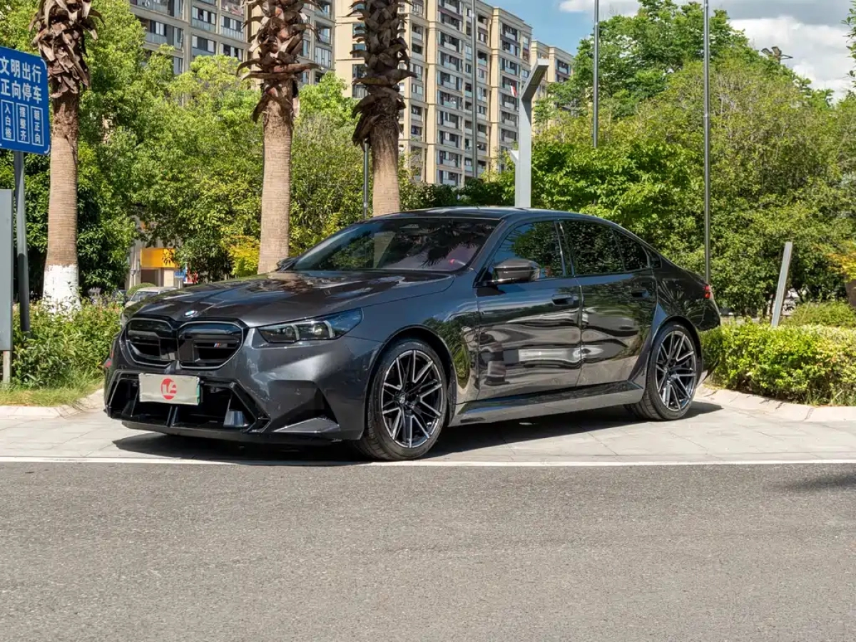 BMW M5 NEW ENERGY  2025