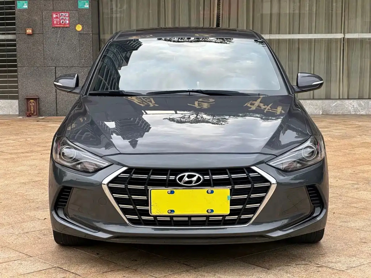 HYUNDAI ELANTRA