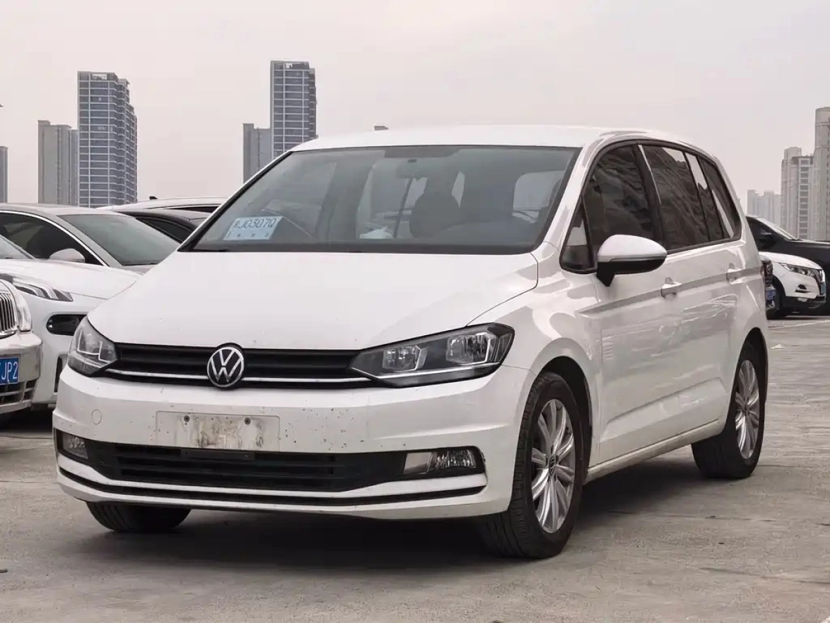 VOLKSWAGEN TOURAN  2024
