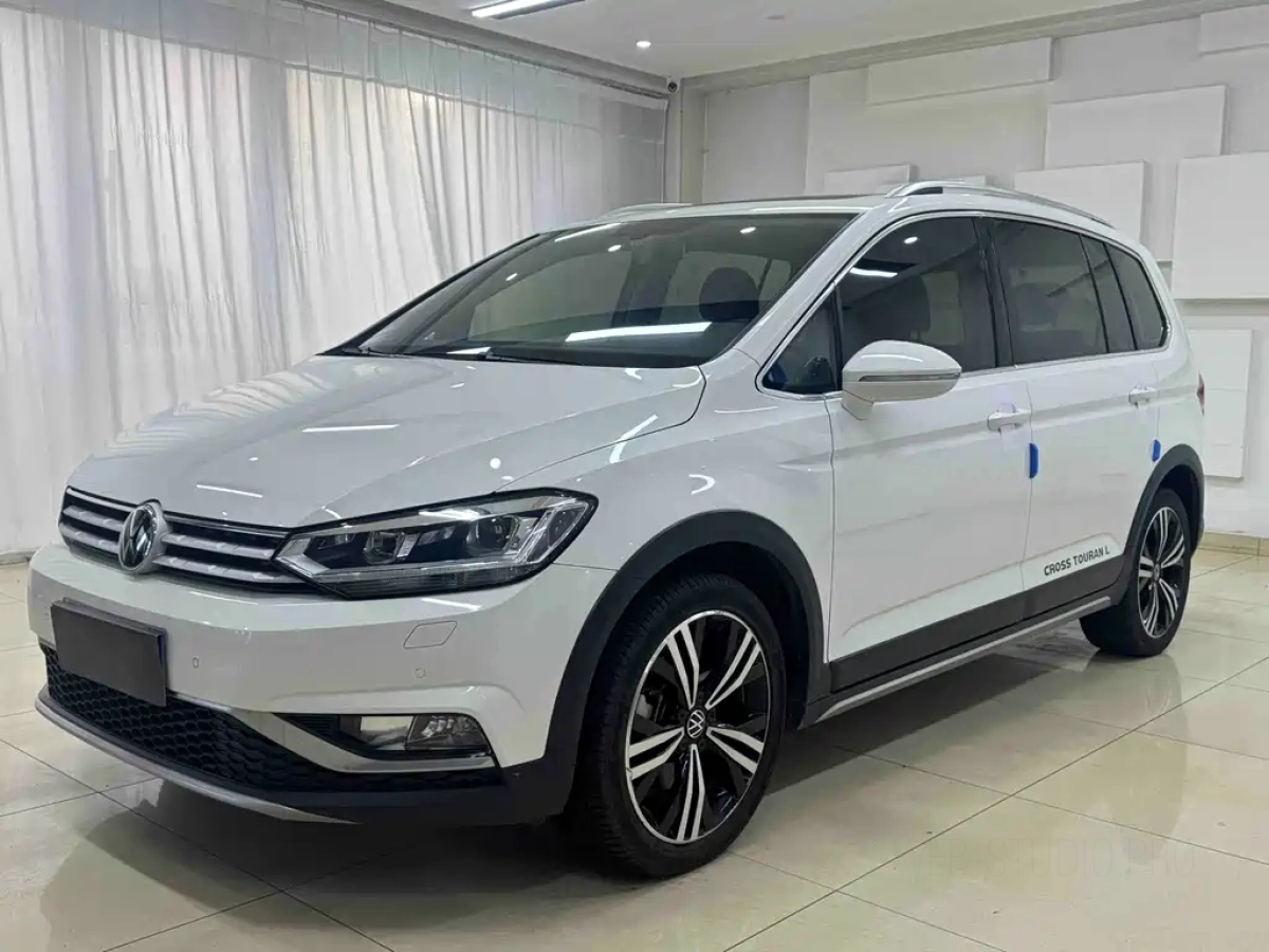 VOLKSWAGEN TOURAN  2021