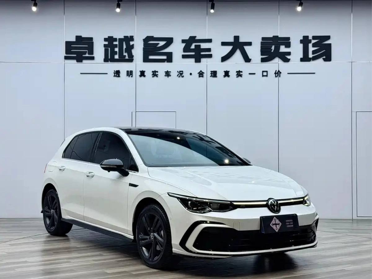 VOLKSWAGEN GOLF  2023