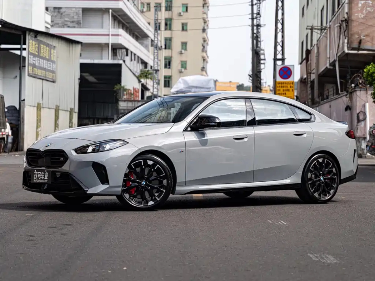 BMW M235L  2025