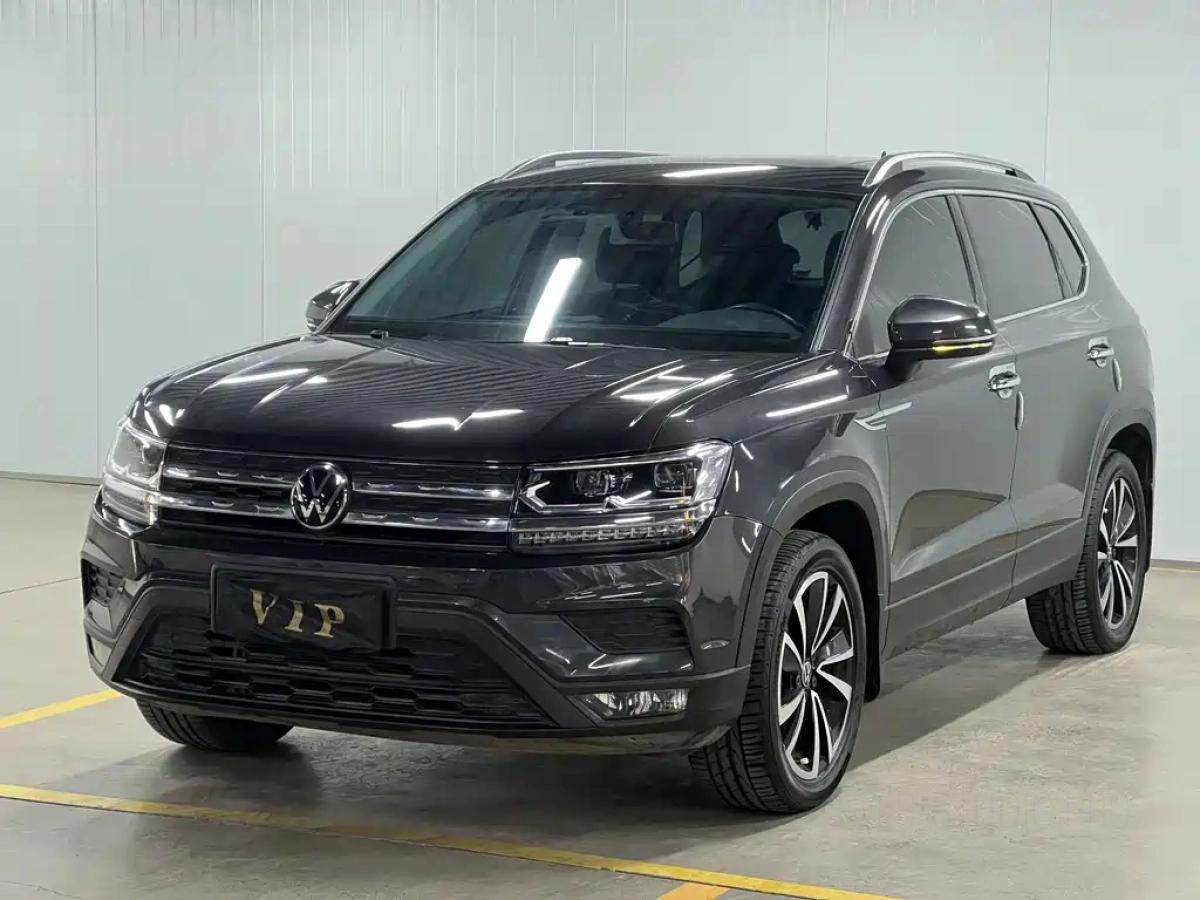 VOLKSWAGEN THARU  2022