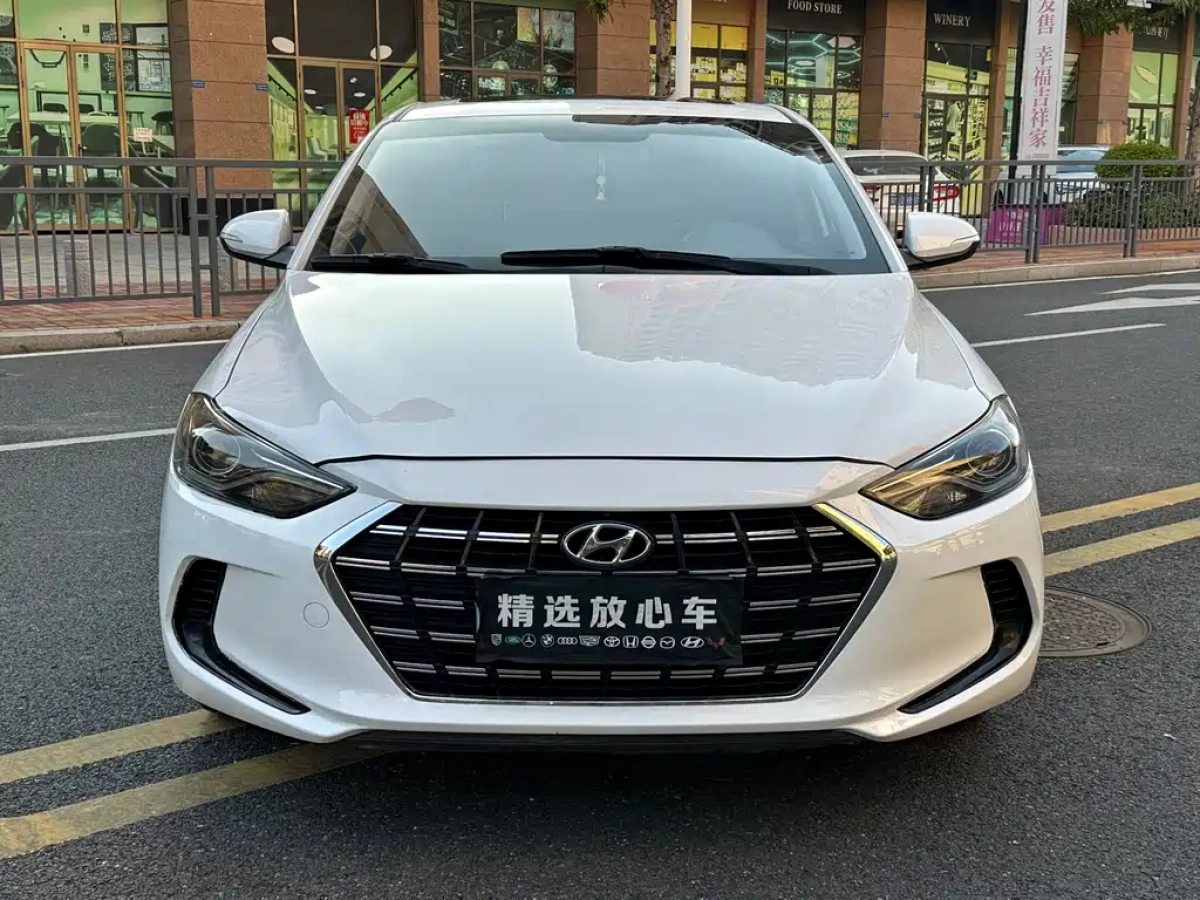 HYUNDAI ELANTRA