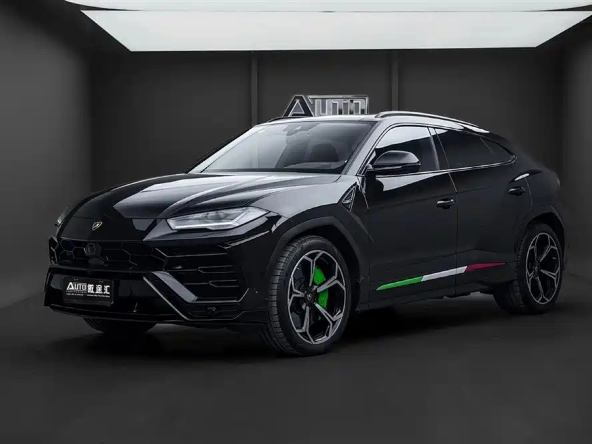 LAMBORGHINI URUS  2019