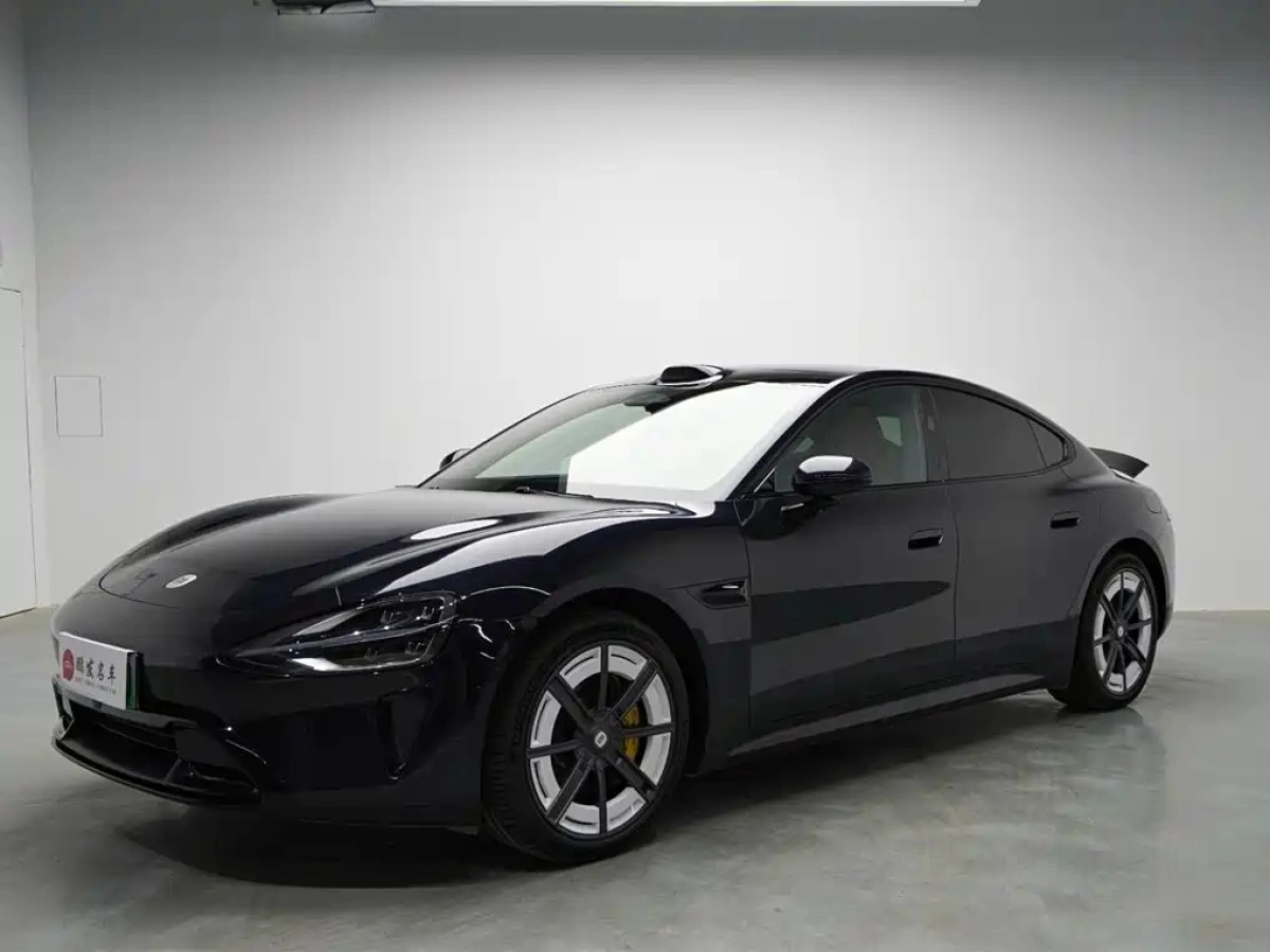 XIAOMI AUTO SU7  2025