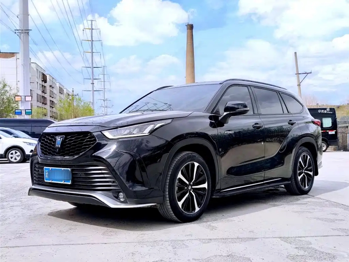 TOYOTA CROWN KLUGER  2024