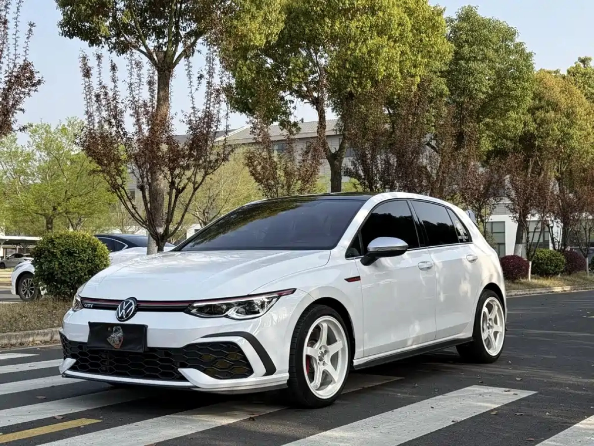 VOLKSWAGEN GOLF GTI