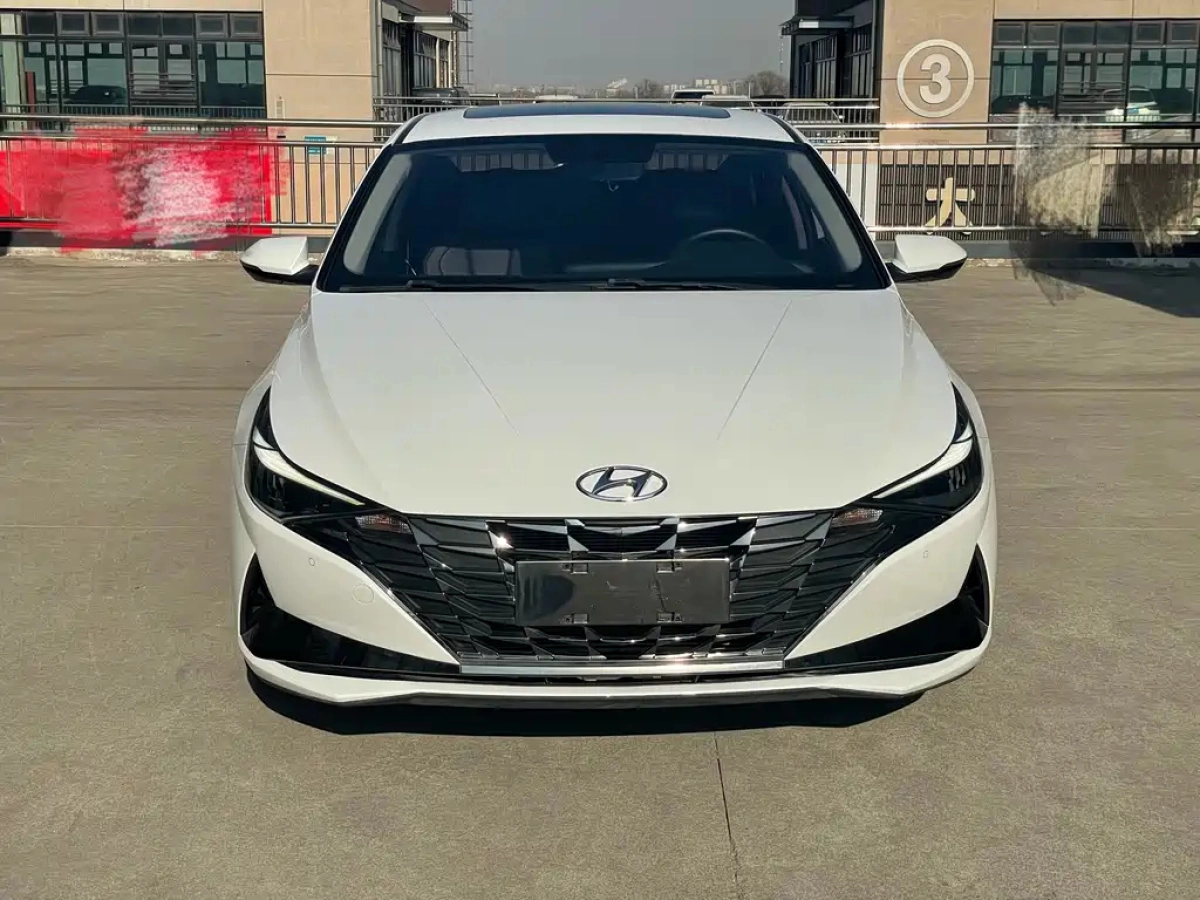 HYUNDAI ELANTRA