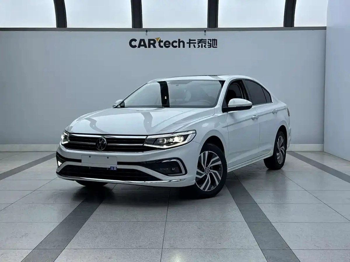 VOLKSWAGEN BORA  2023