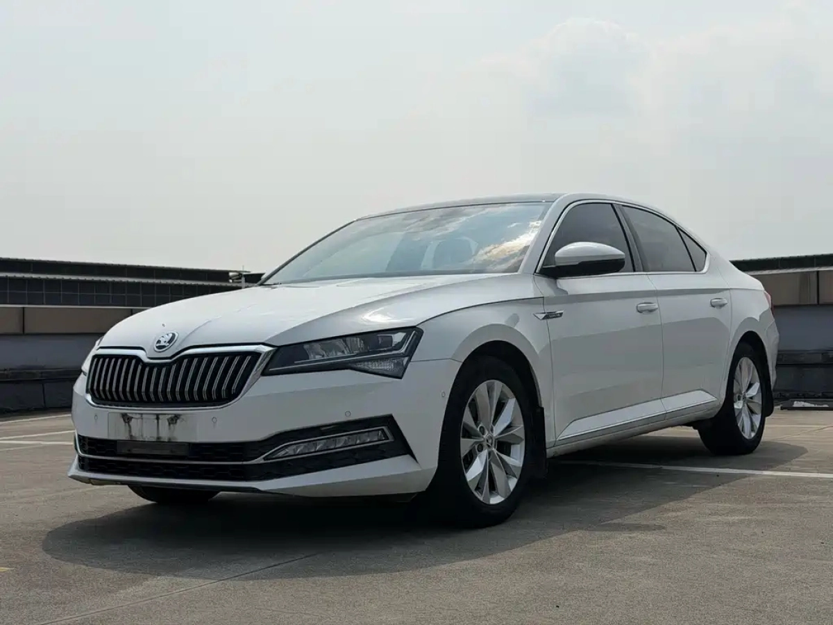 SKODA SUPERB  2020