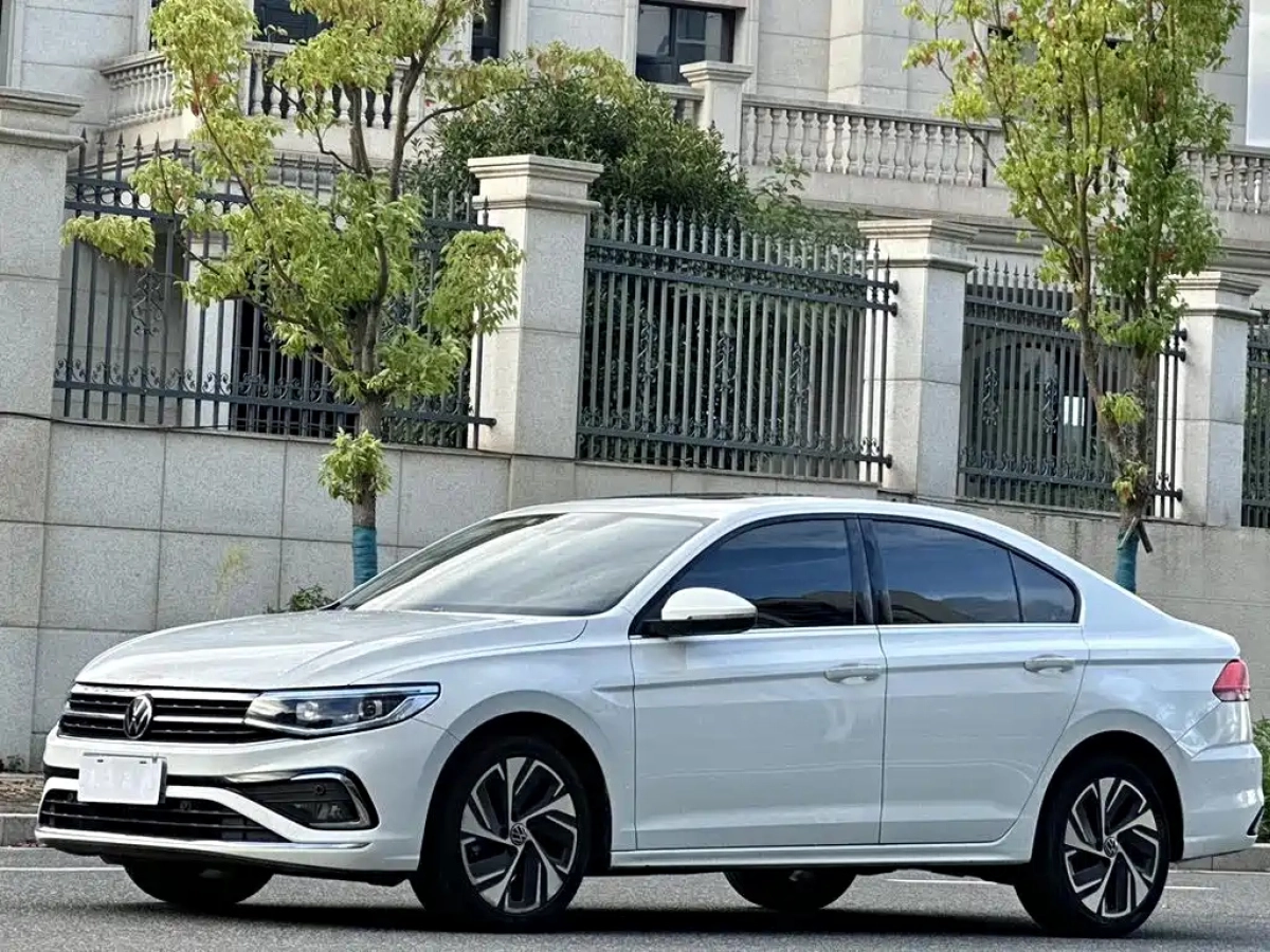 VOLKSWAGEN BORA  2023