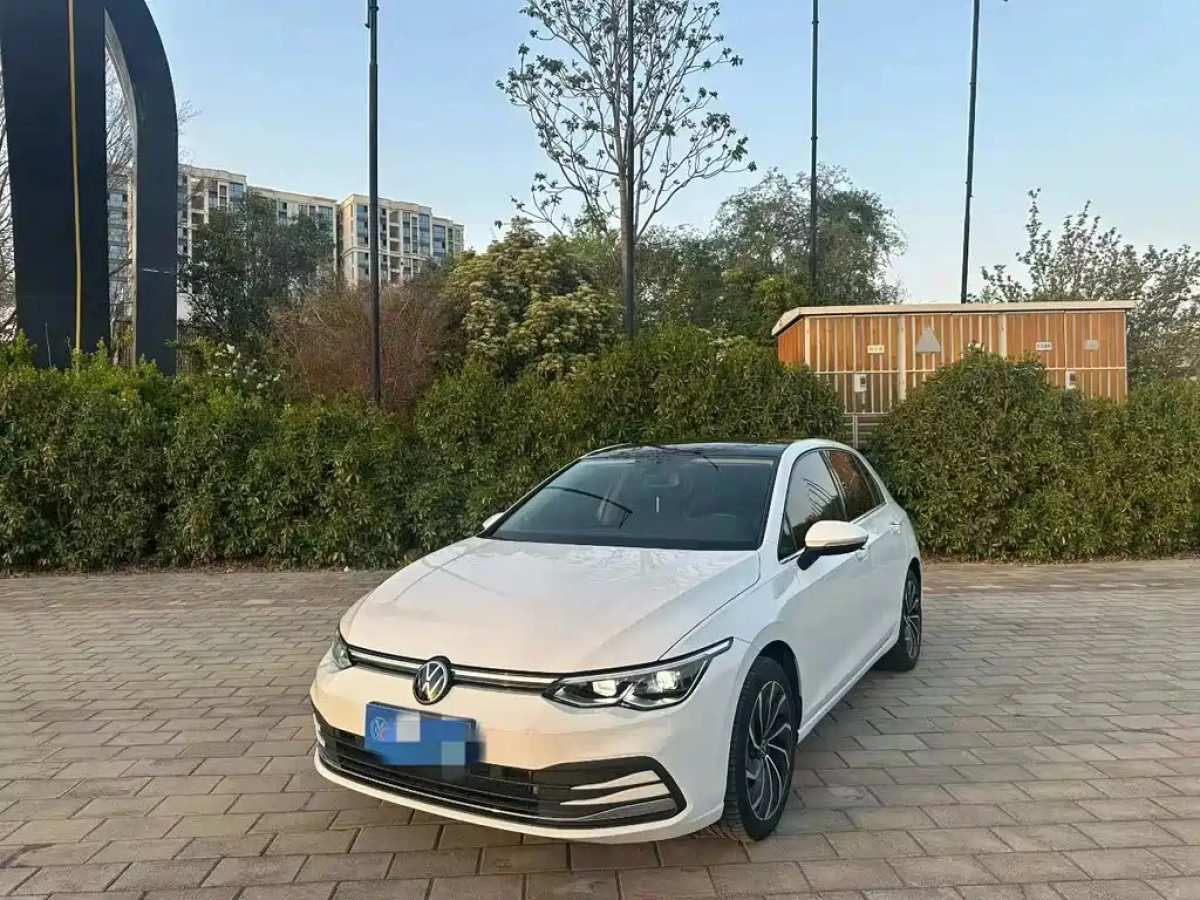 VOLKSWAGEN GOLF  2021