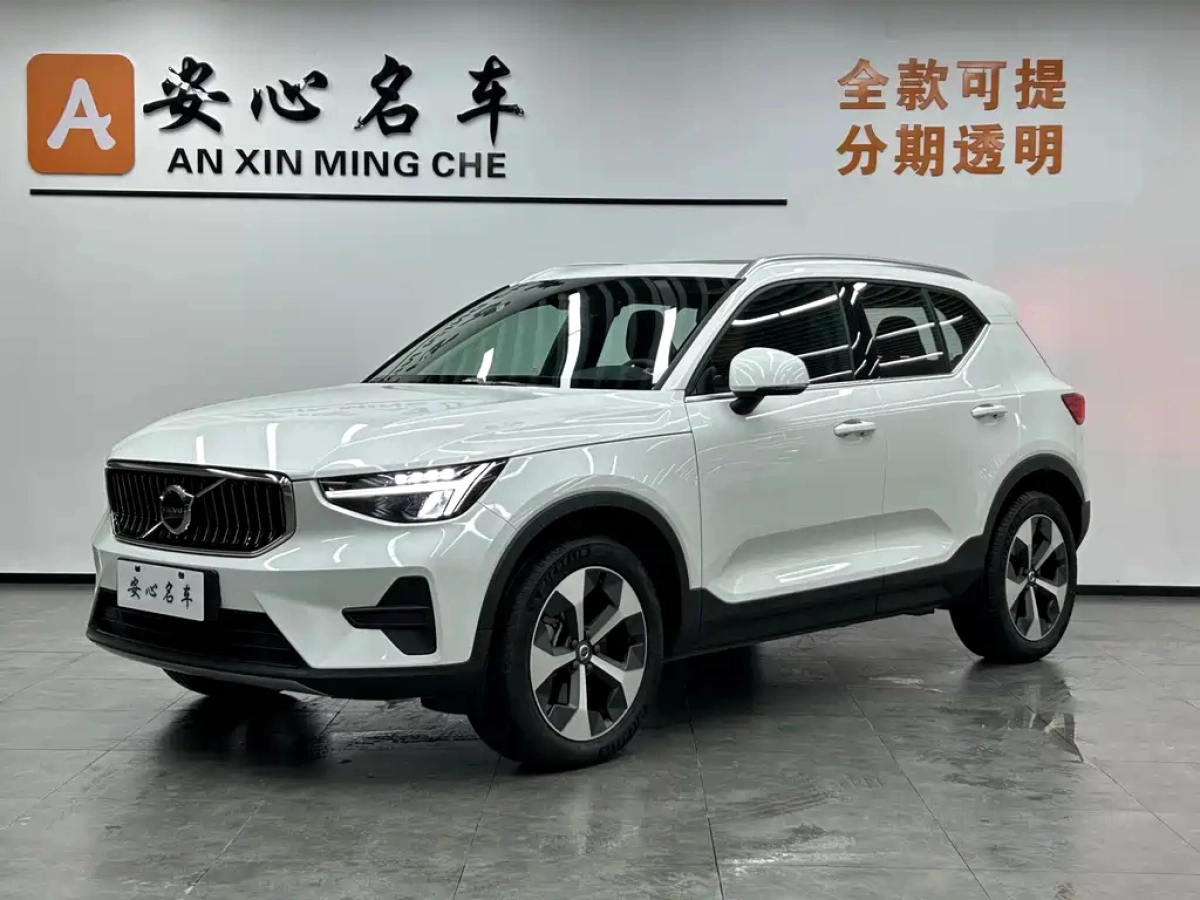VOLVO XC40  2024