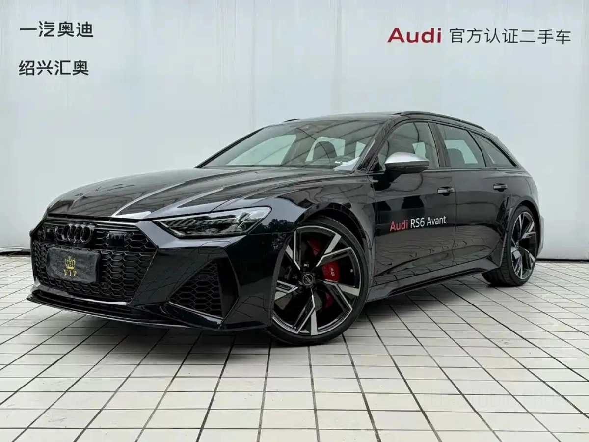 AUDI RS 6  2025