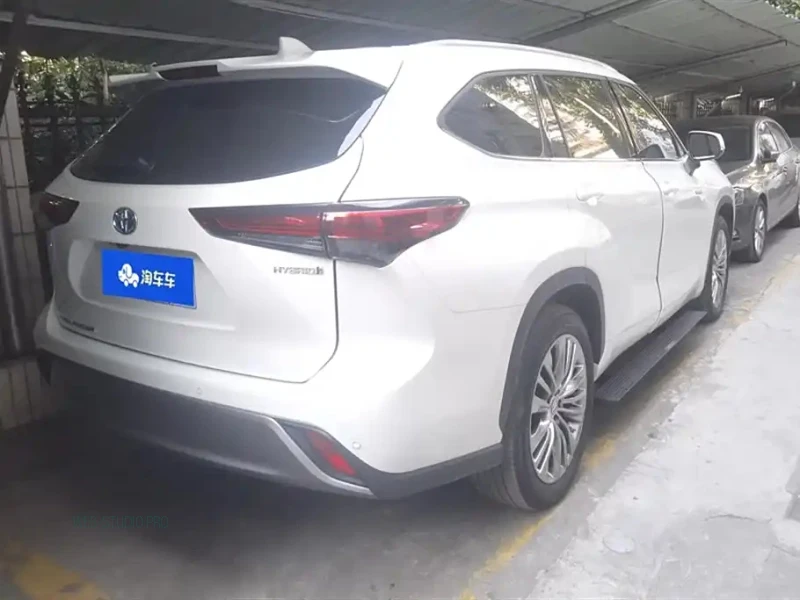 TOYOTA HIGHLANDER