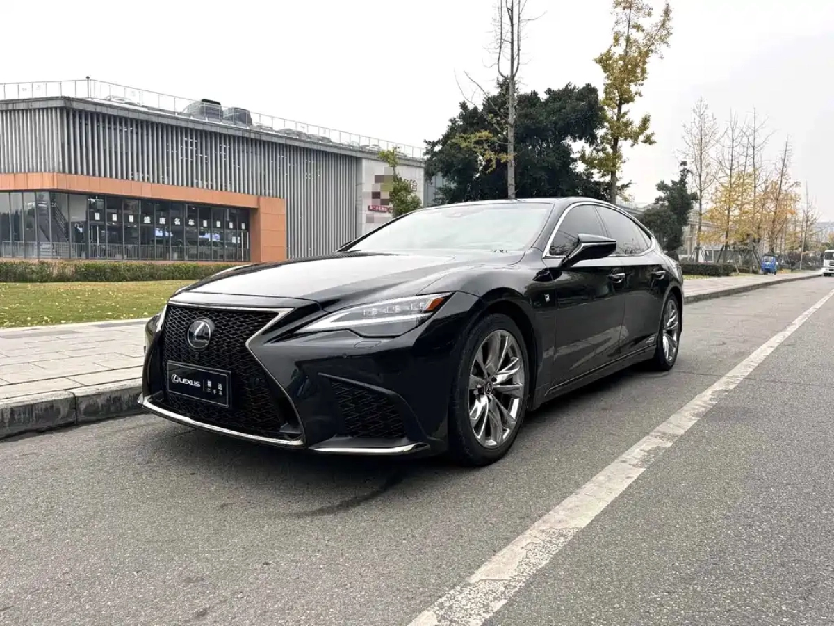 LEXUS LS  2022