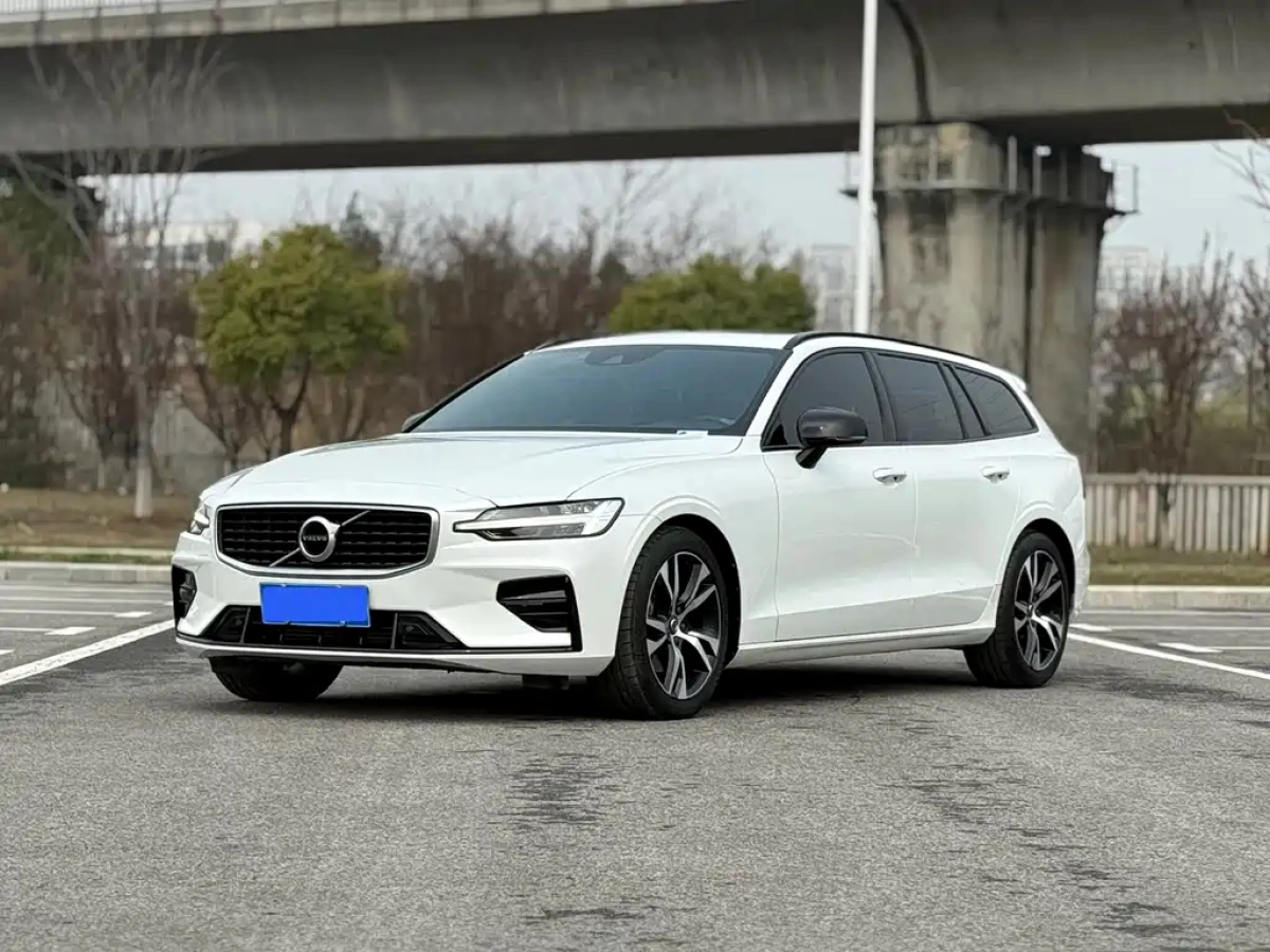 VOLVO V60  2020