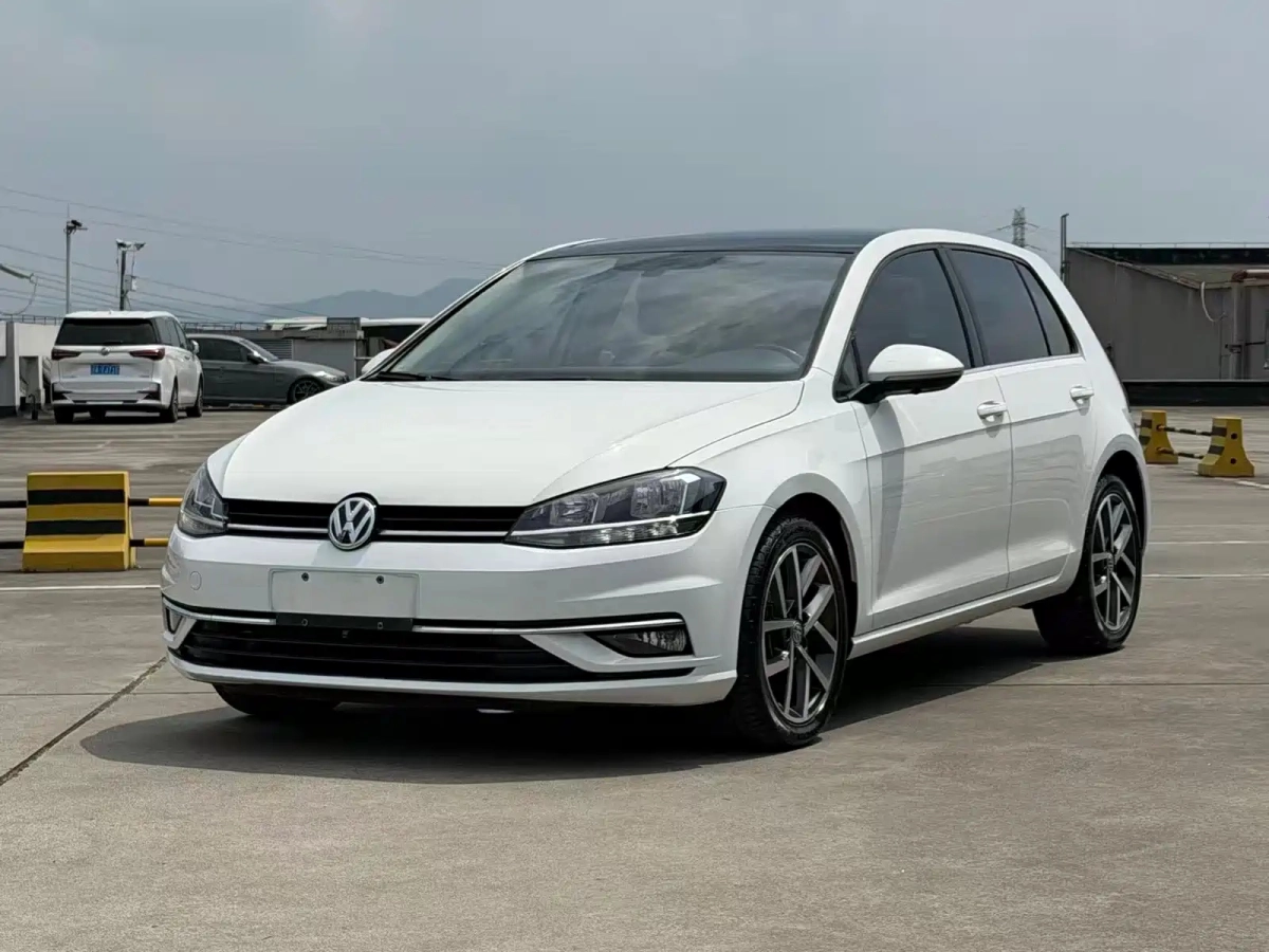 VOLKSWAGEN GOLF  2020
