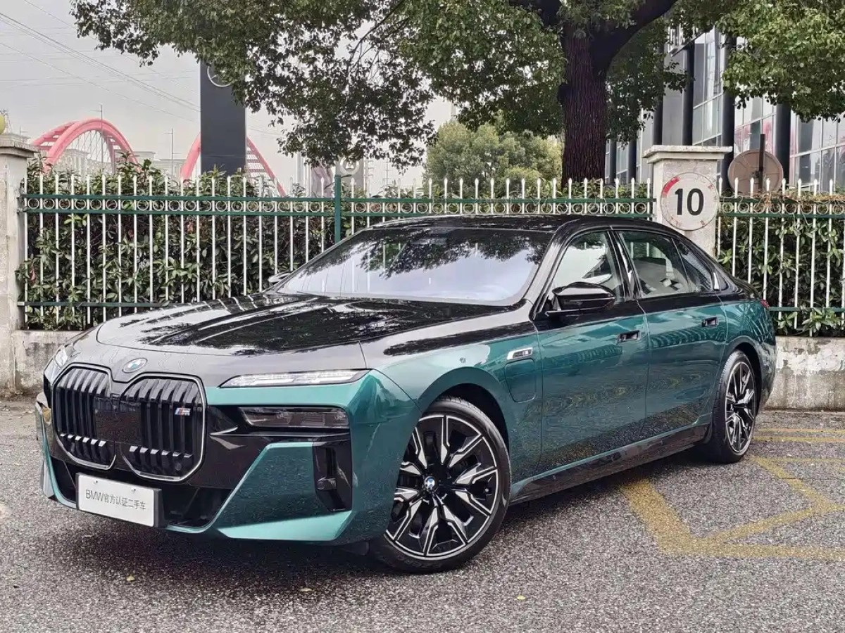 BMW I7 M70L  2024