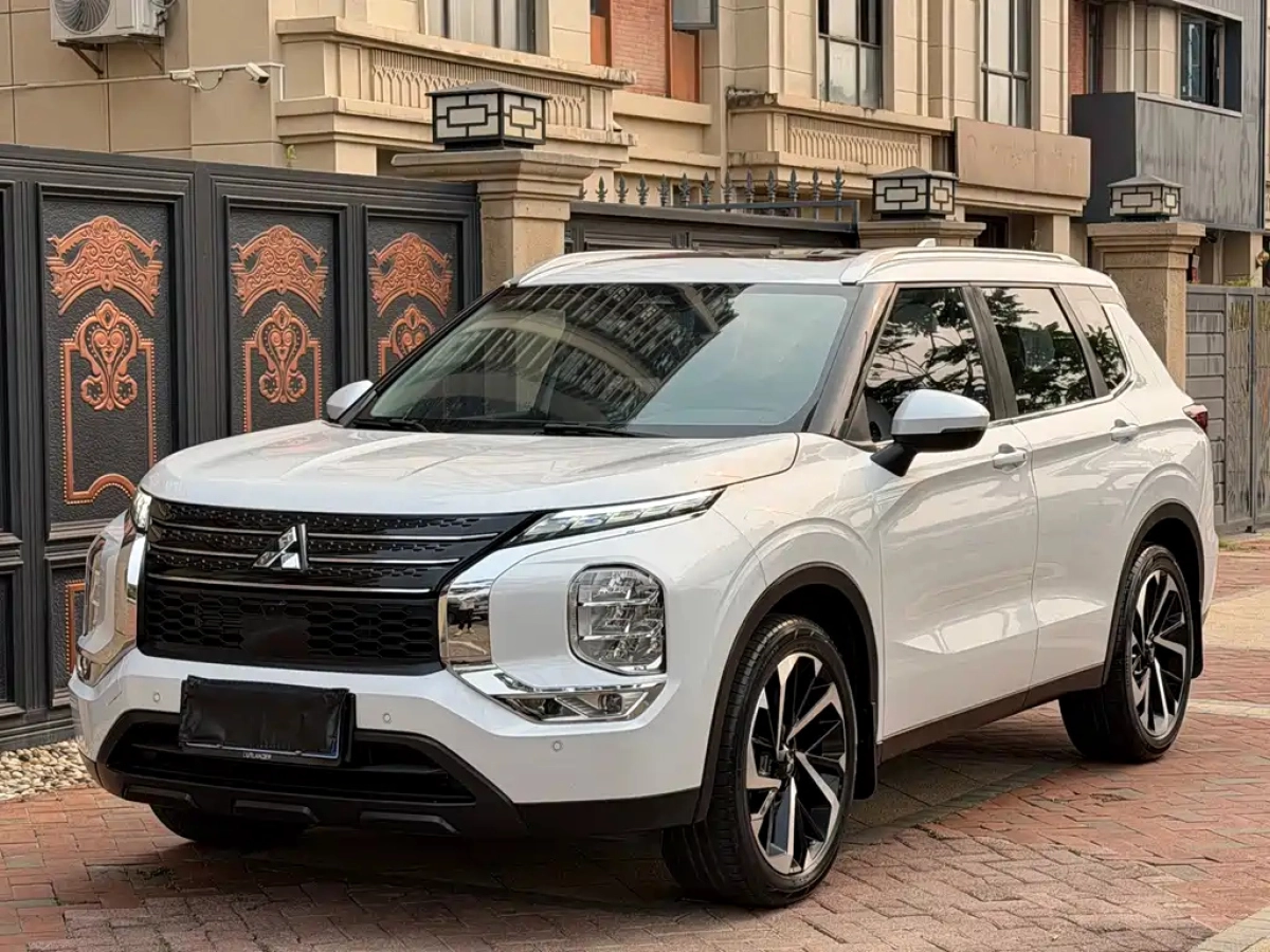 MITSUBISHI OUTLANDER  2023