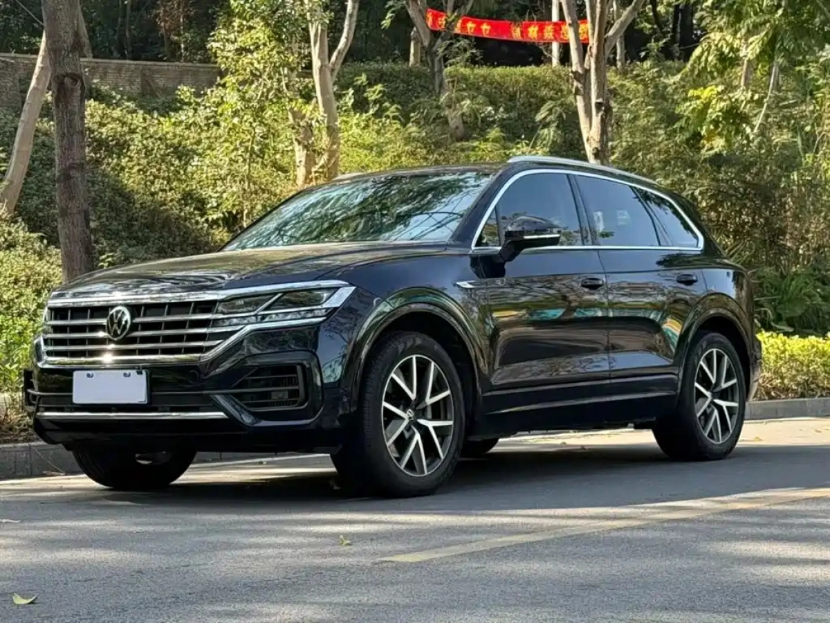 VOLKSWAGEN TOUAREG