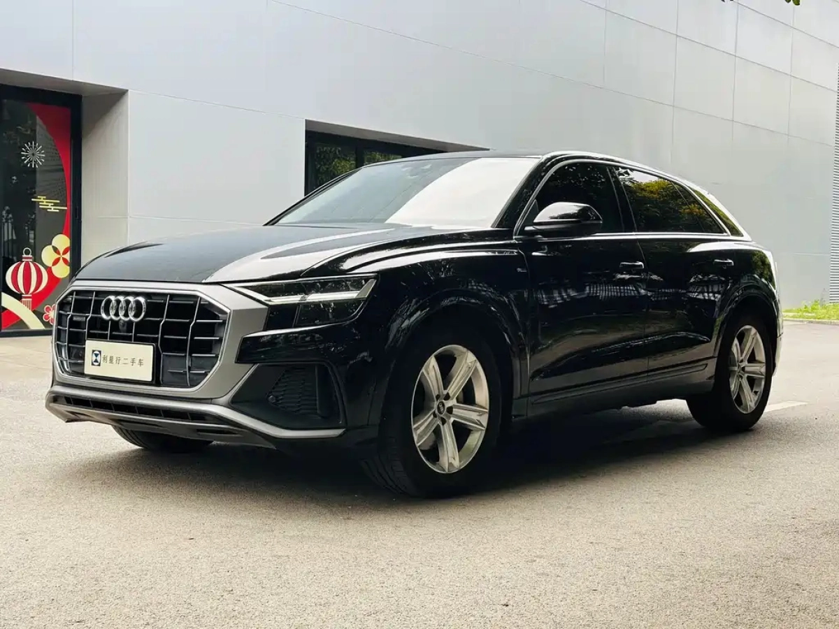 AUDI Q8  2023