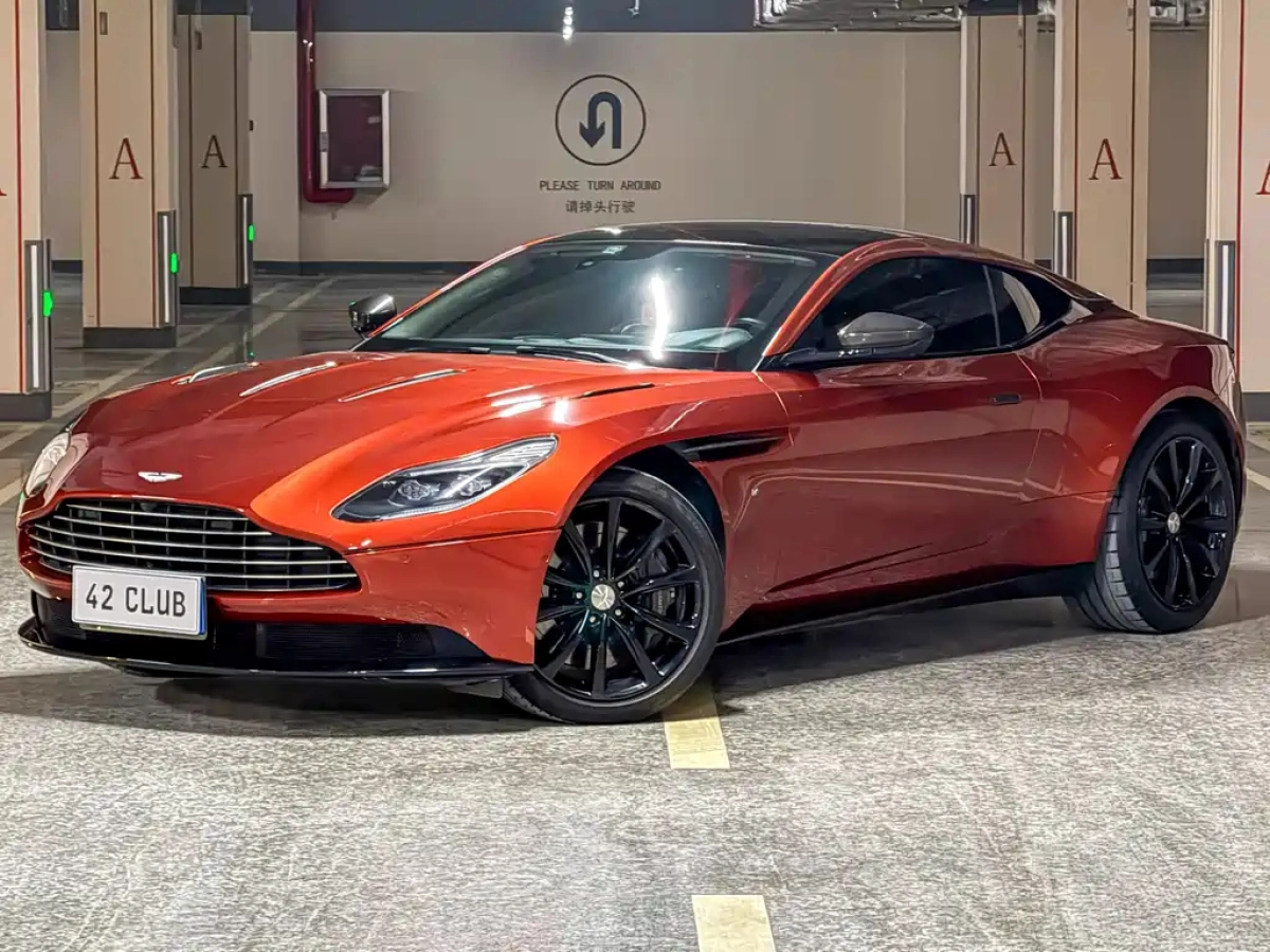 ASTON MARTIN DB11  2019
