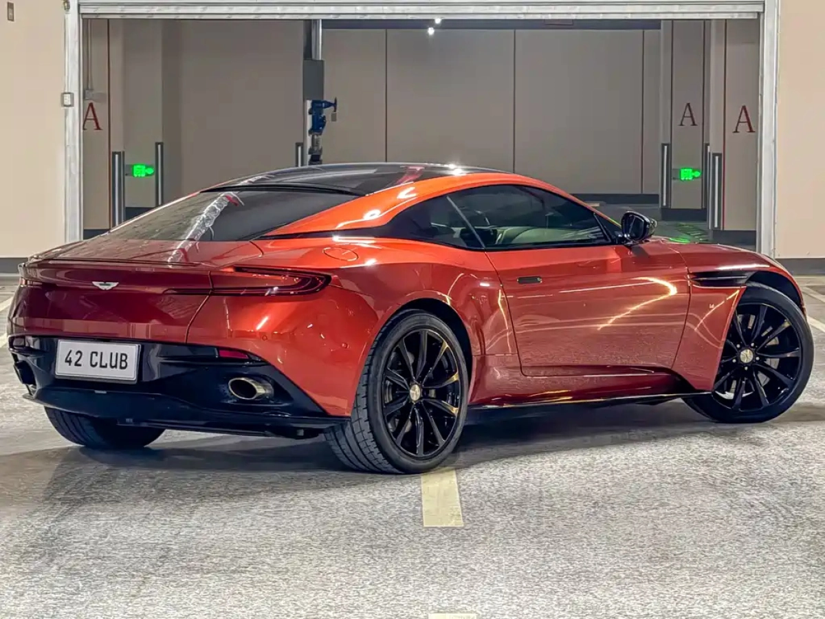 ASTON MARTIN DB11