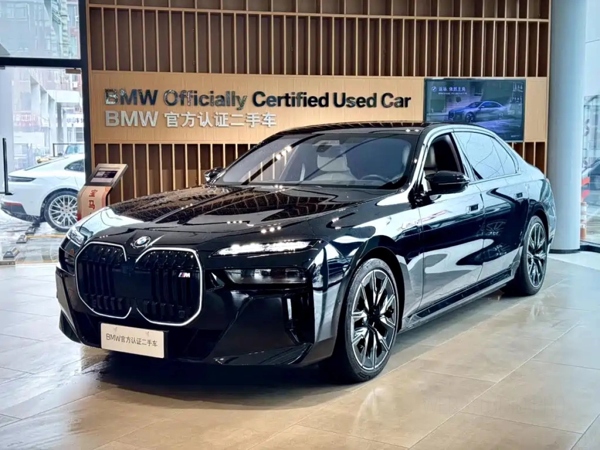 BMW I7 M70L  2025