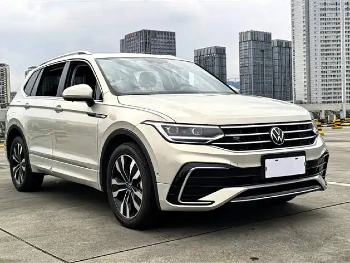 VOLKSWAGEN TIGUAN L  2022