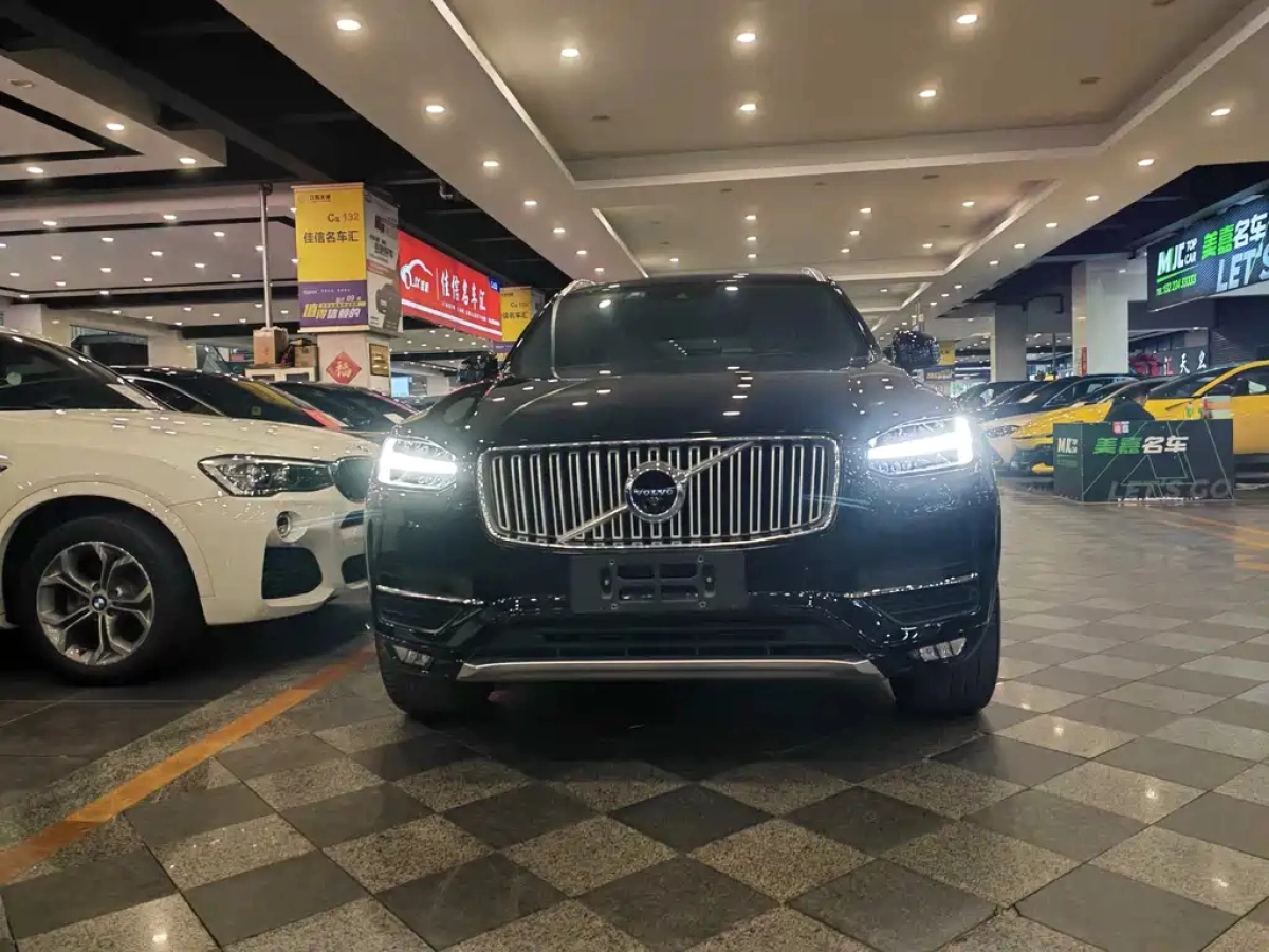 VOLVO XC90