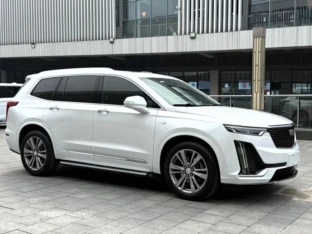 CADILLAC XT6