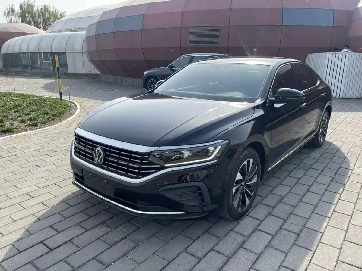 VOLKSWAGEN PASSAT  2023